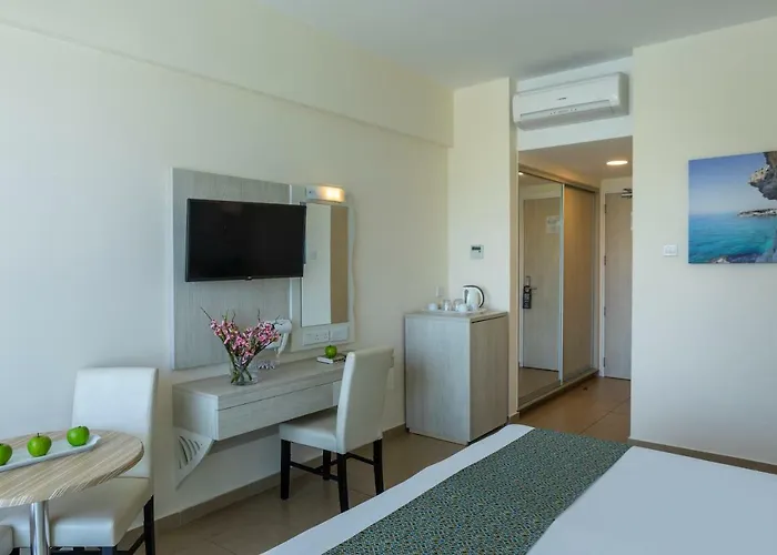 Tofinis Hotel 4*