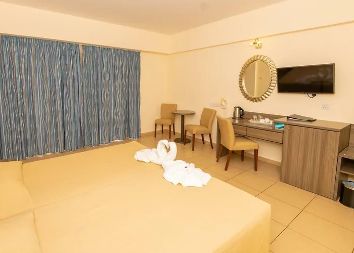 Tofinis Hotell Ayia Napa