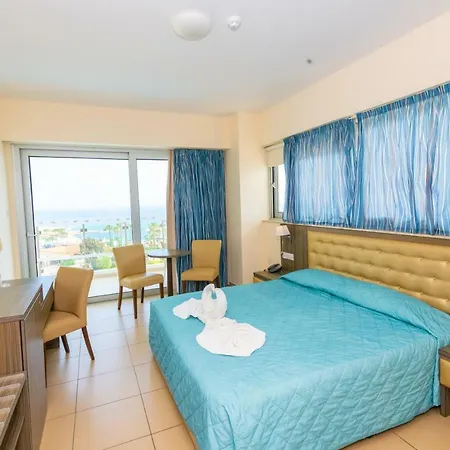 Tofinis Hotel 4*